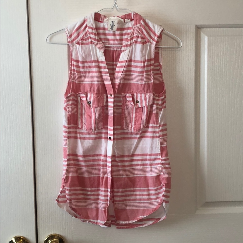 Sleeveless blouse